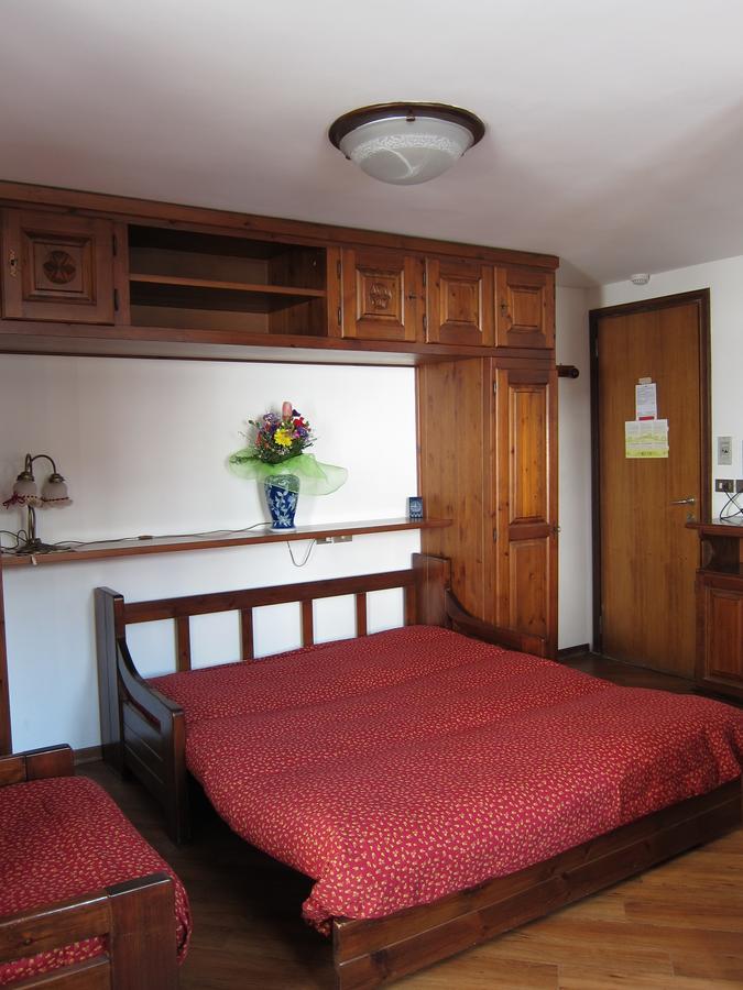 Residence Castelli ブレウイル・チェルヴィナイア エクステリア 写真