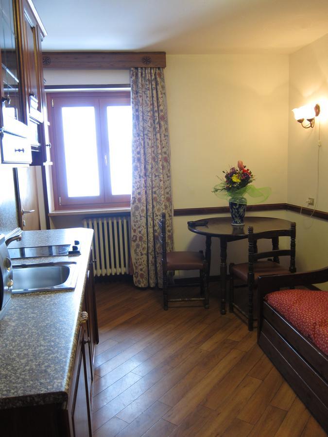 Residence Castelli ブレウイル・チェルヴィナイア エクステリア 写真
