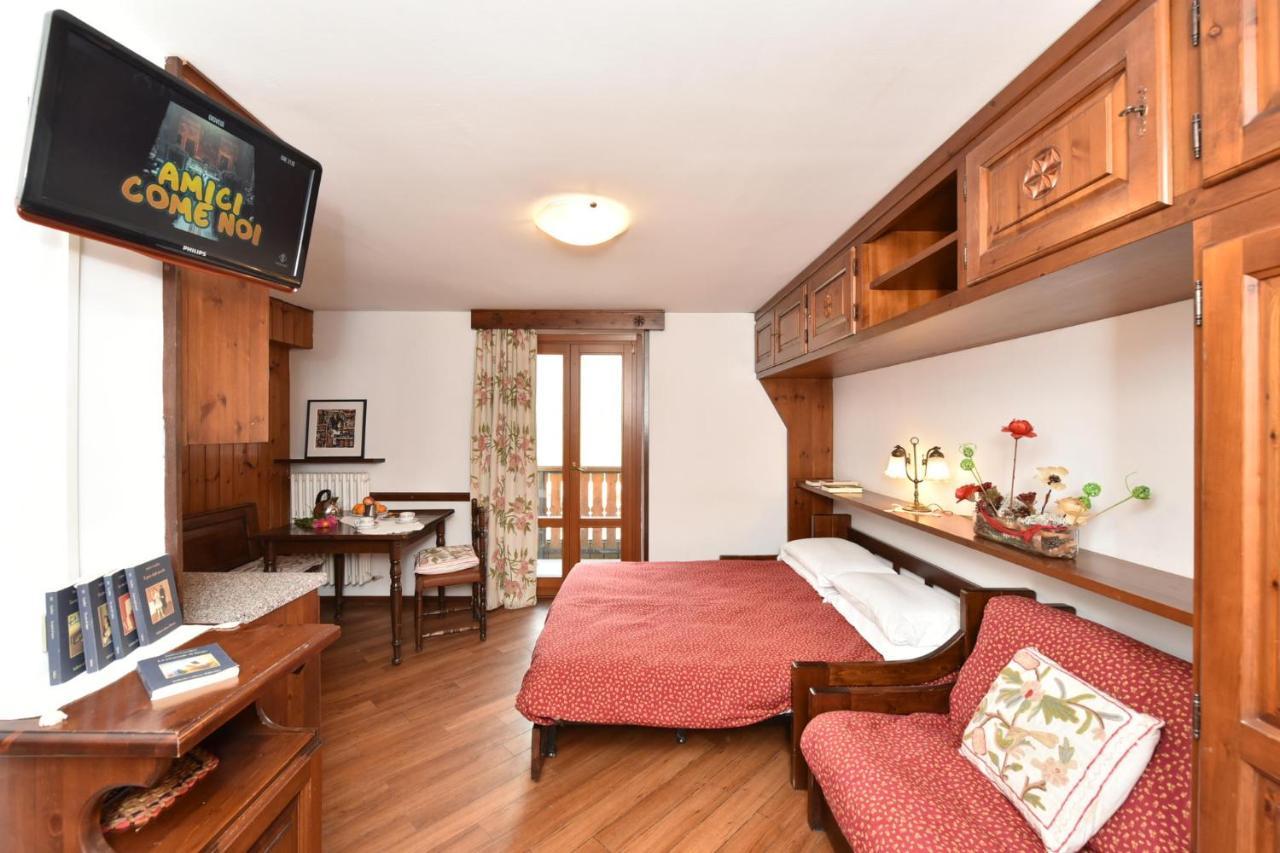 Residence Castelli ブレウイル・チェルヴィナイア エクステリア 写真