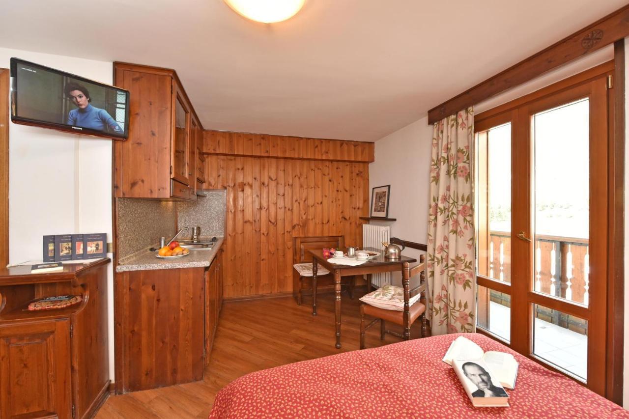 Residence Castelli ブレウイル・チェルヴィナイア エクステリア 写真